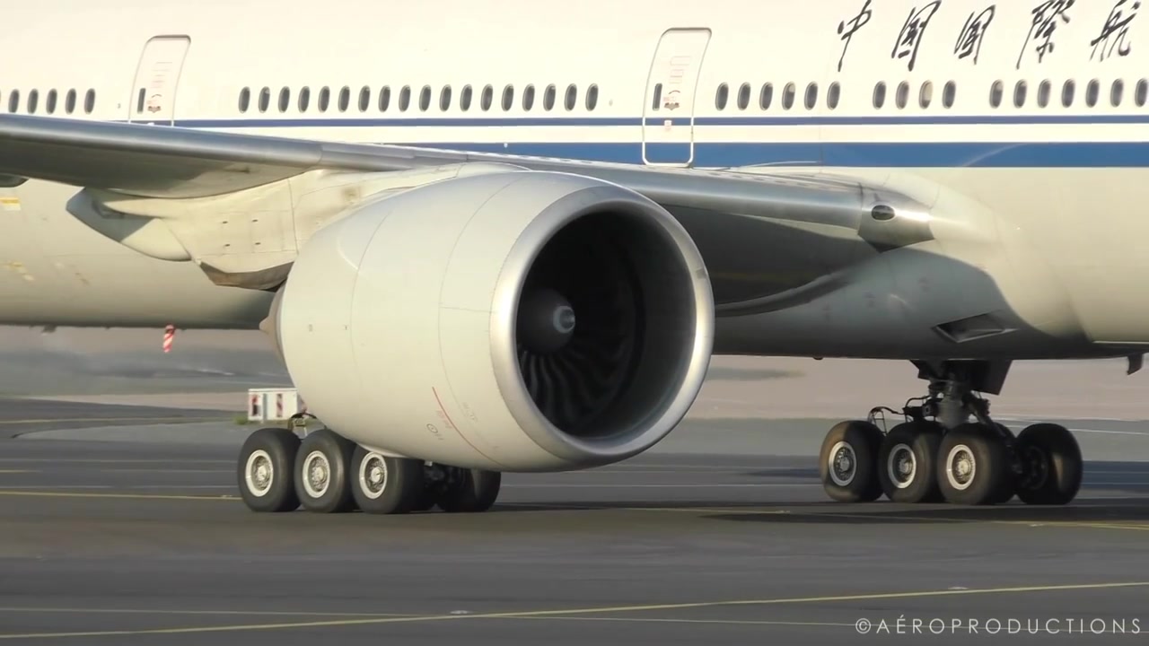 ge90引擎启动国航b777300er巴黎戴高乐机场