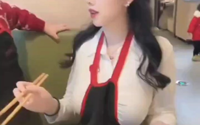 How to wear the same apron in a different way