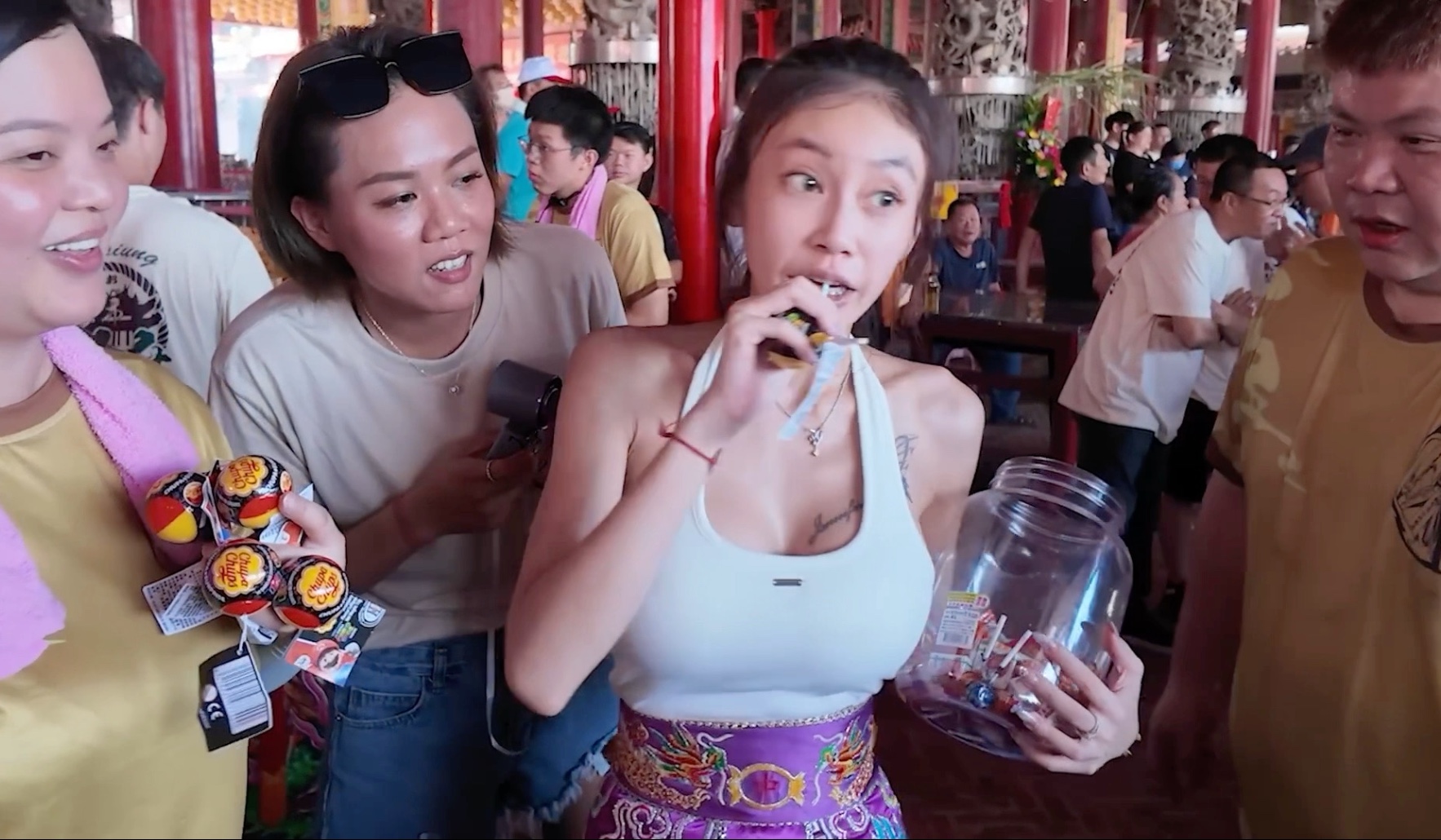 (Sneak Peek) It's not just the beautiful Kwan Kung medium... I can't believe it's still the Third Prince. ......