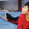 练武术的小朋友被父亲打屁股