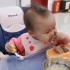 一岁宝宝吃饭从来不让人操心，大口吃肉大口喝汤，看着太过瘾了
