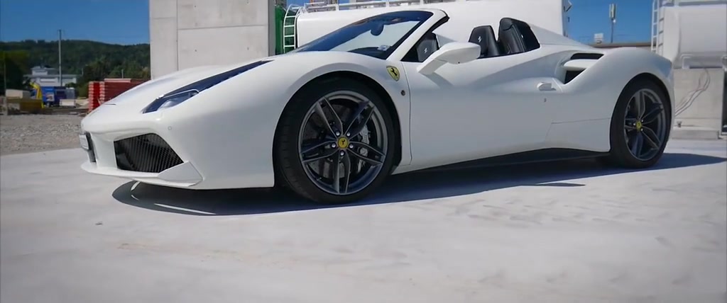大片既视感 实拍白色法拉利488 spider