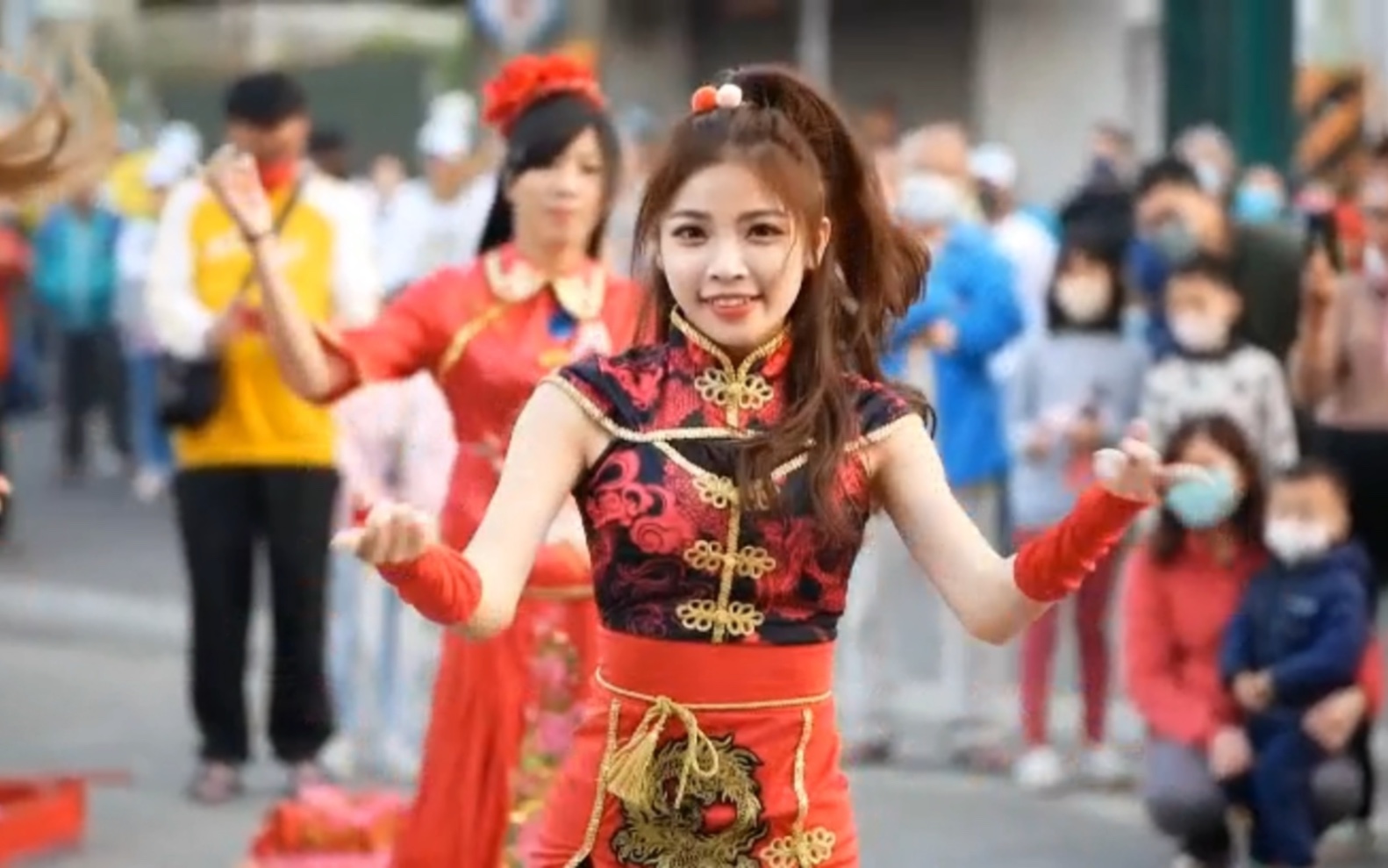 The Six Sisters of Chaoshan Bao Family's New Year's Eve Show