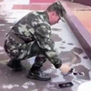 湖南一学校当众砸学生手机，校长：家长赞成，学生签字同意