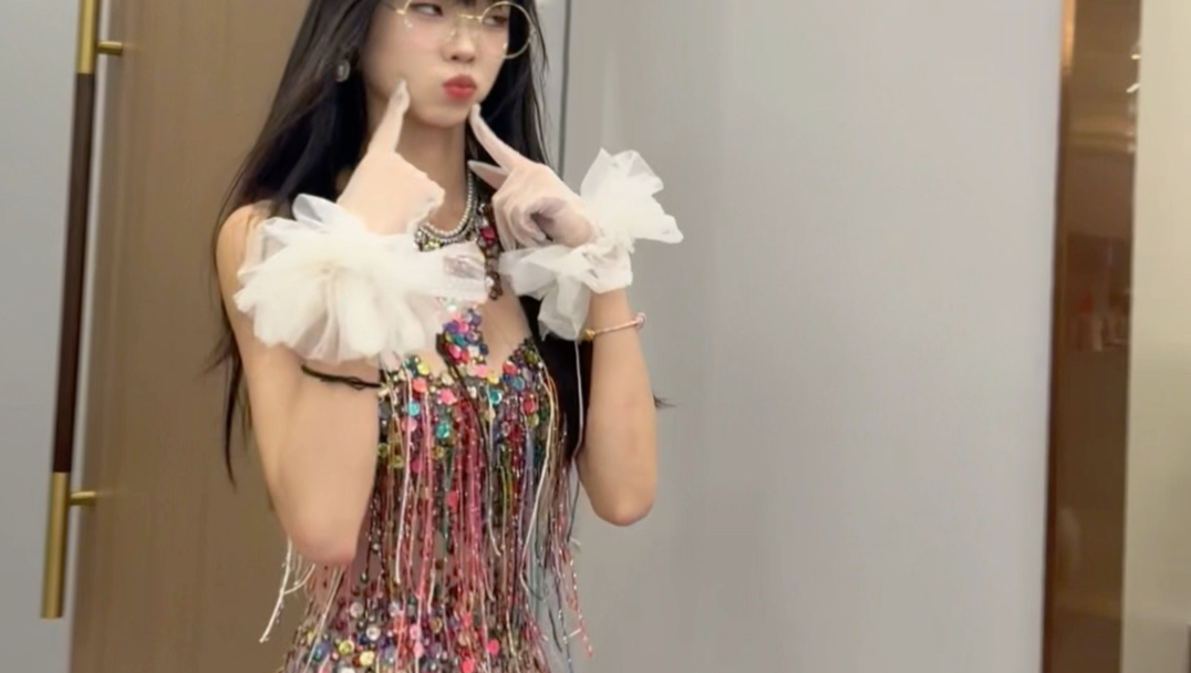 演出去了