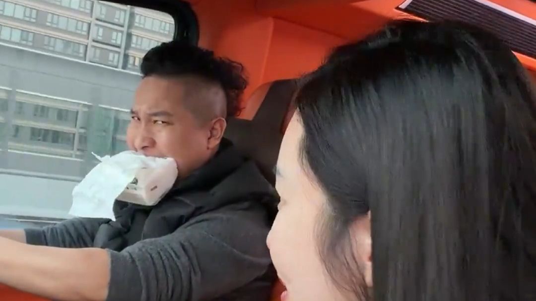 高速碰上这种情况，每一秒都很关键