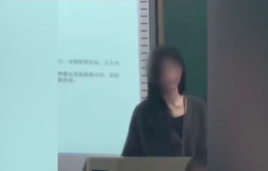 看破不说破!大学计算机老师辣么厉害!为何不从事薪资更高的程序员工作呢?哔哩哔哩bilibili