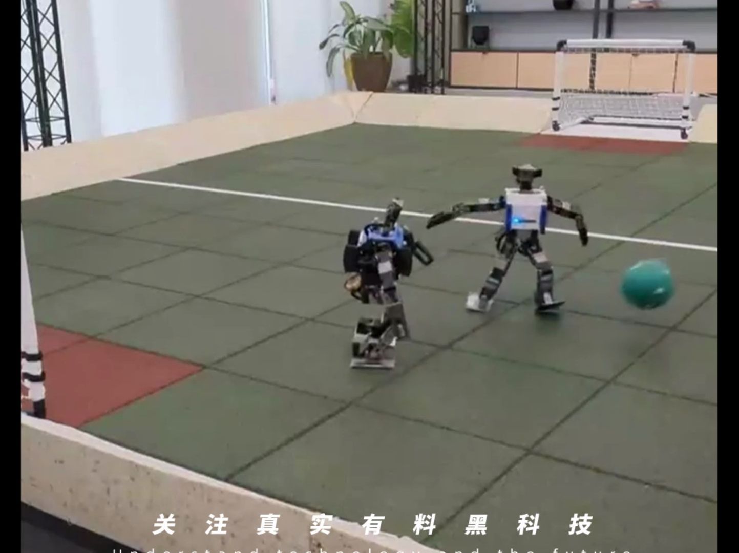 超智能足球？谷歌的AI都开始操控机器人踢足球了