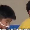 熊孩子组团去洗胃，小男孩浑身颤抖眼神迷离，呆坐诊室门口怀疑人生