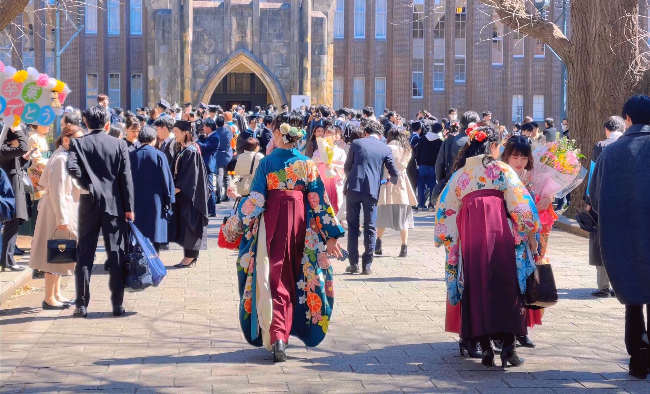 [4KHDR]日本云旅游 | 2024年东京大学毕业典礼现场，放松解压城市环境音