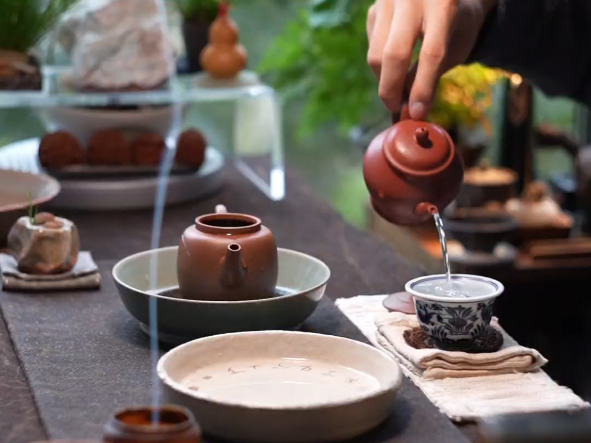 壶多就多用，喝点昨晚上剩下的岩茶