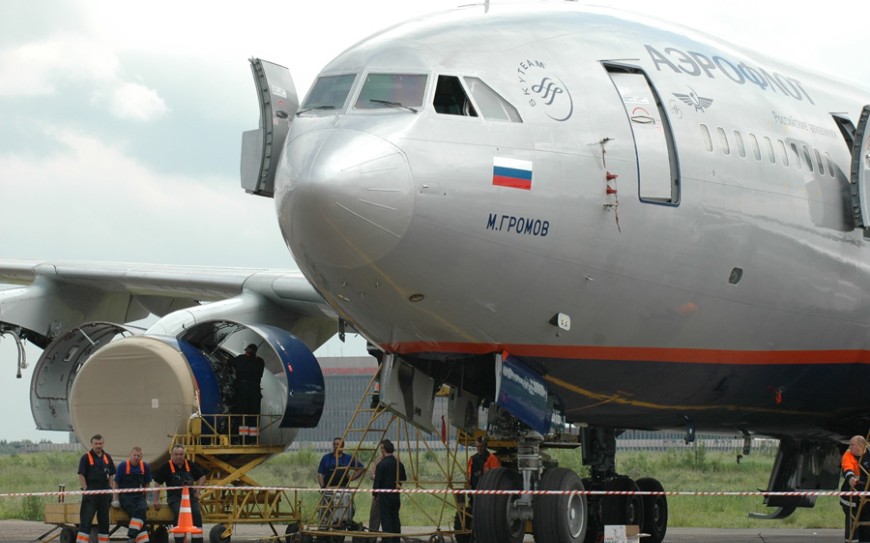 俄考古复产的苏系伊尔96-400M四发大型客机试飞（暂代波音空客）