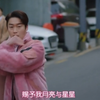 上一秒深情安慰朋友，下一秒被吓成鸡仔
