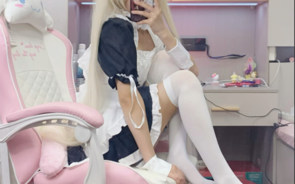 [Sakura Sauce] Hmm? Who wants to cosplay a maid?