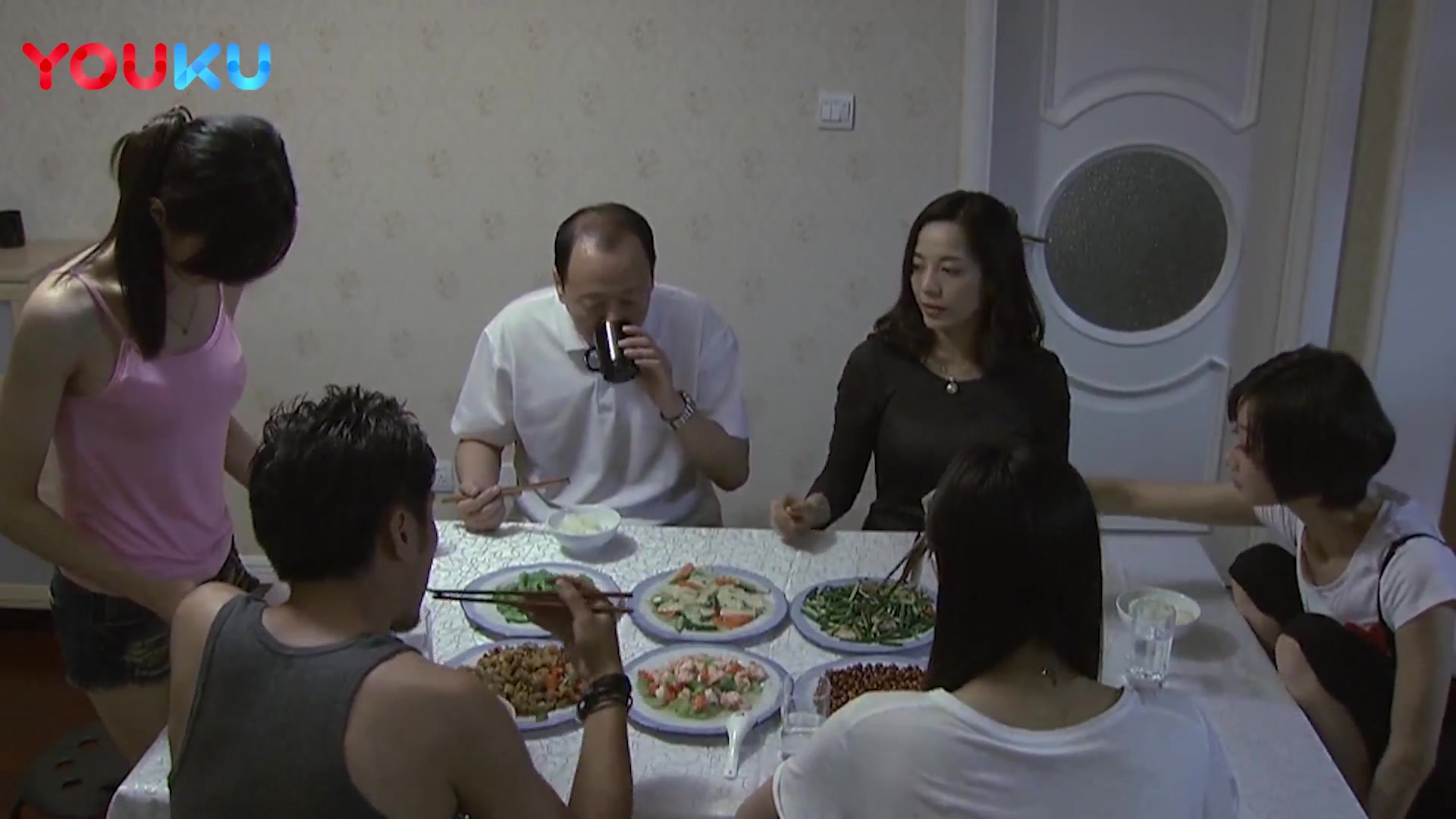 女下属在上司家,穿得有点过,看得叫人想骂街!