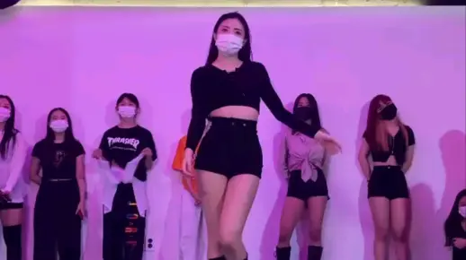 美女舞蹈室性感热舞，极致诱惑，编舞动作到位。