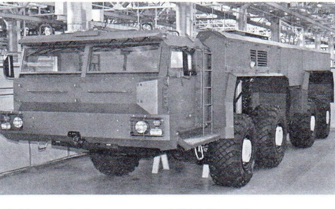 俄罗斯卡玛兹车厂的KAMAZ-7950型8×8轮式重型越野卡车的展示视频