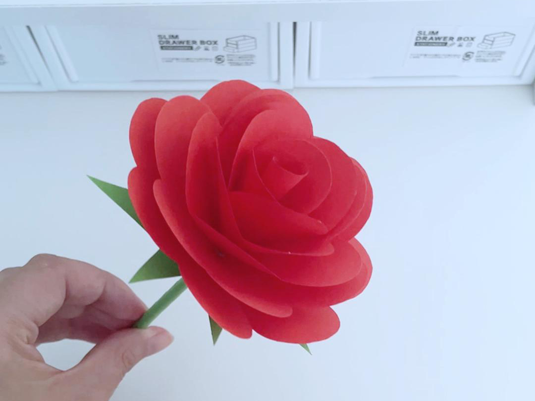 超简单的玫瑰花折纸教程 ｜ 母亲节和520要到了，赶紧做一束好看的玫瑰花吧！