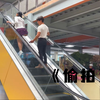 男人偷拍女孩，不料却掉入女孩的陷阱中