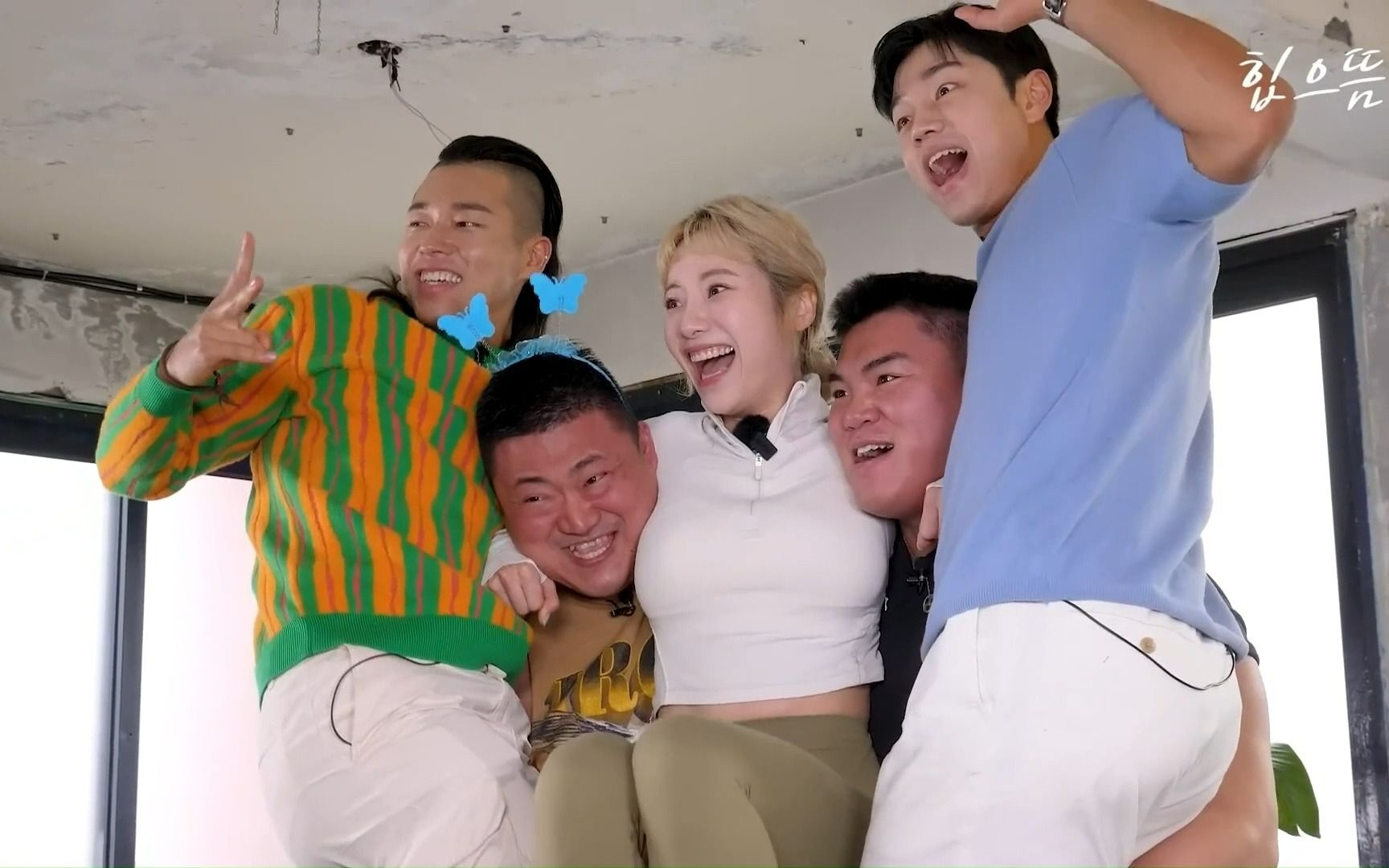 How good is the Korean variety show at fixing jobs? One woman against four men.