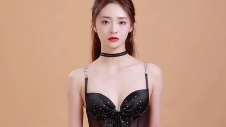 周洁琼内衣写真拍摄花絮