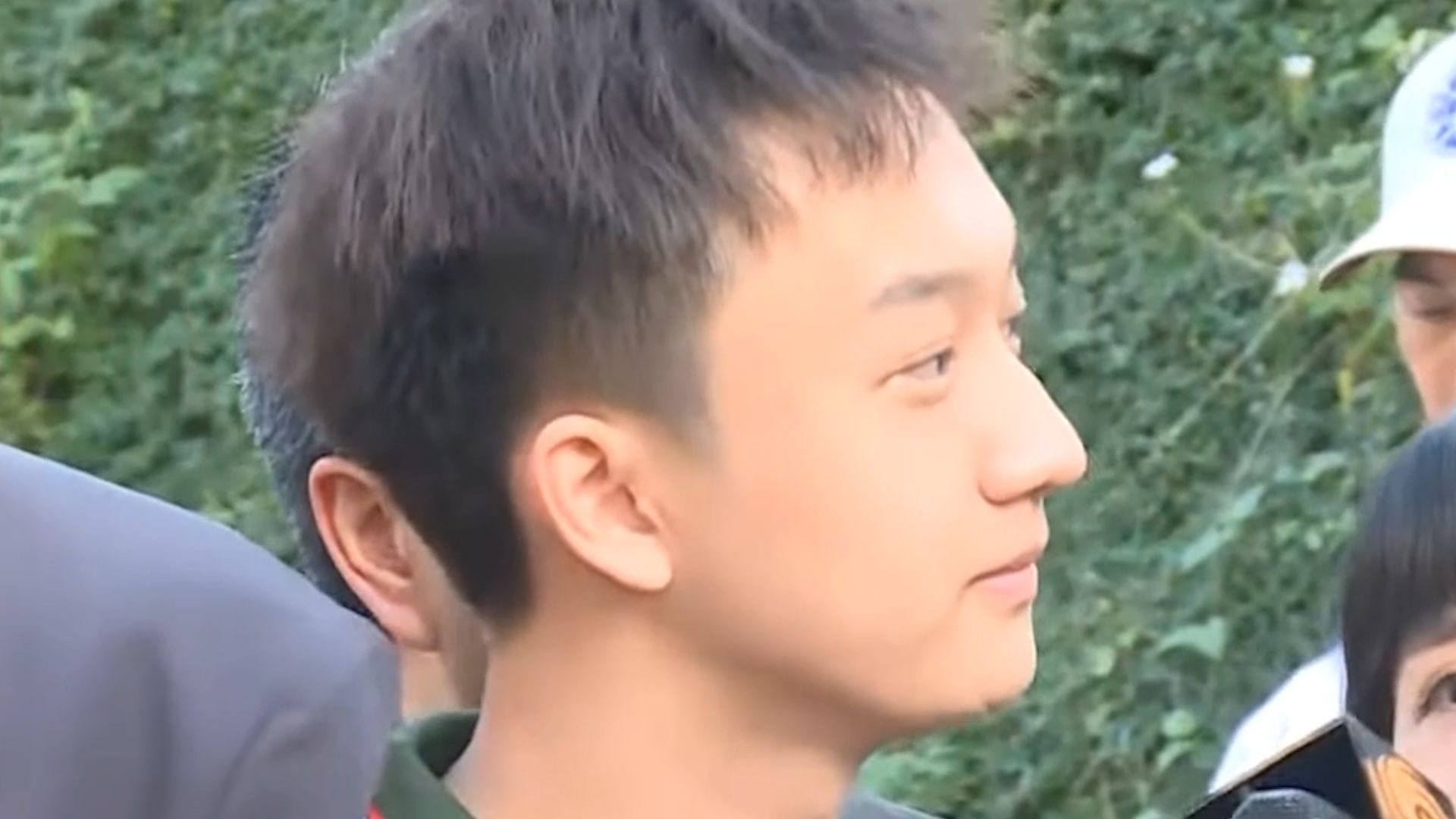 中山大学学子面对绿媒碰瓷提问，巧妙提张雨生的《我期待》回击