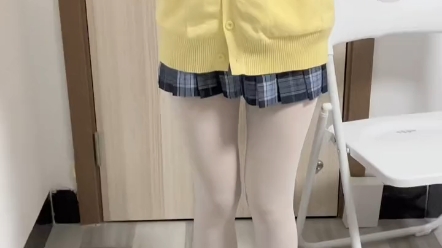 And jk white cotton pants.