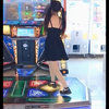 跳舞机上的黑衣小短裙双马尾妹子