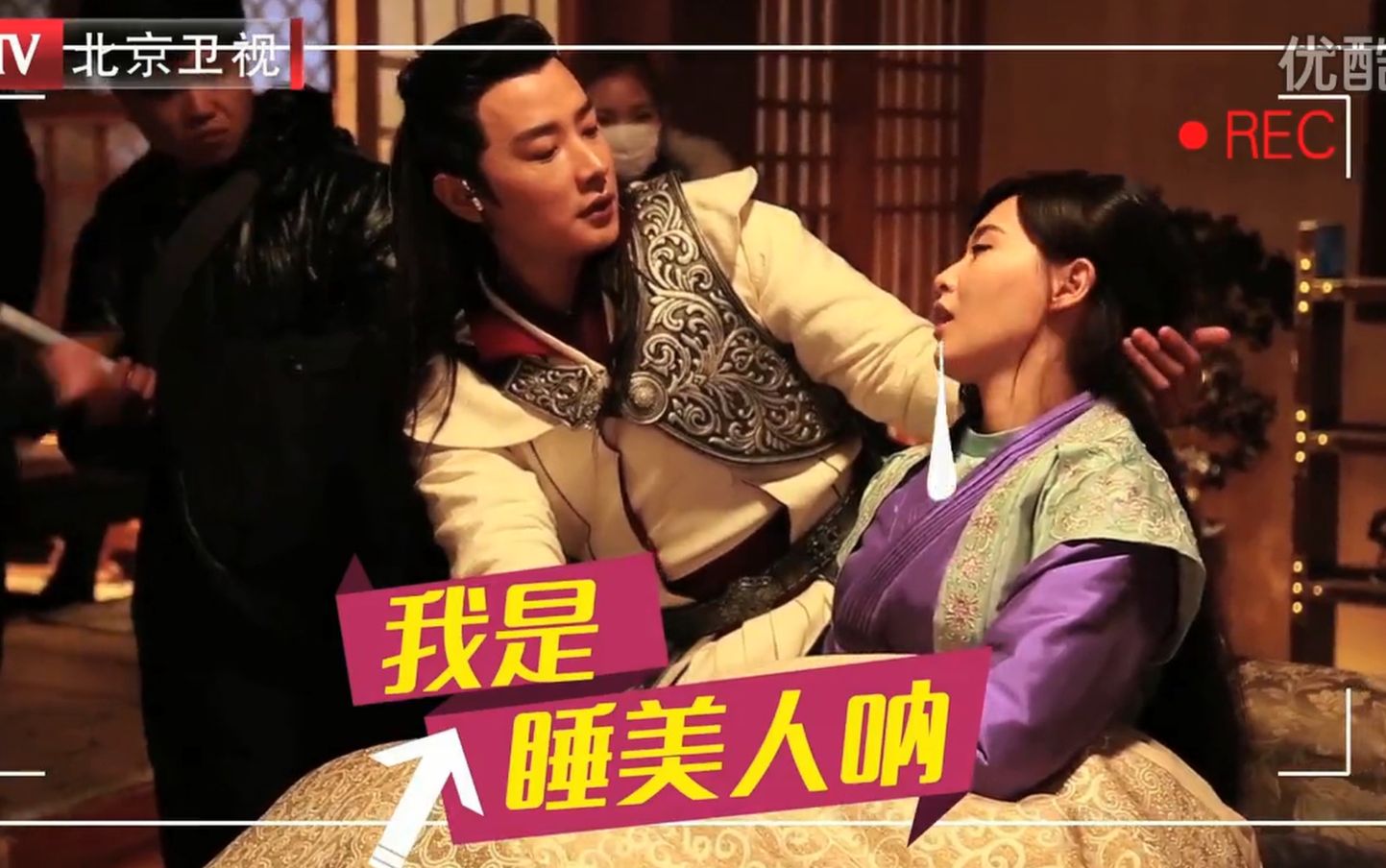 唐嫣x罗晋《锦绣未央》甜蜜花絮第三弹:晋爷宠溺摸头笑