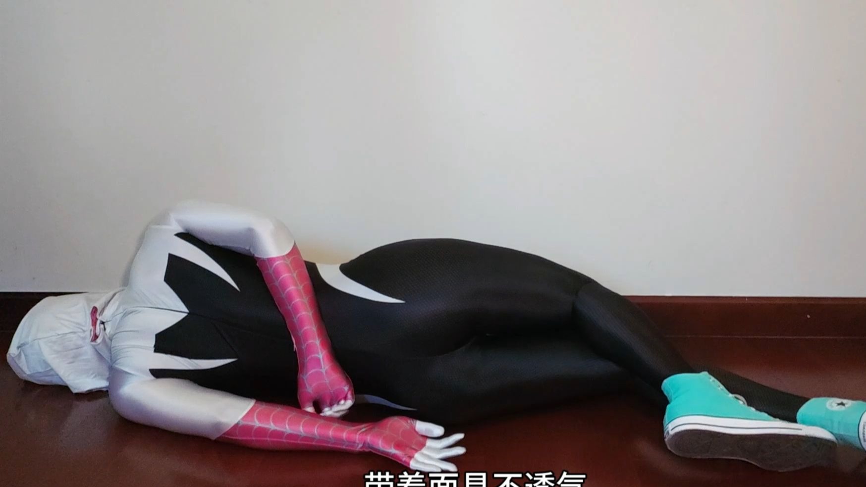 紧身衣就是要真空穿呐！汗和布料紧贴皮肤😡