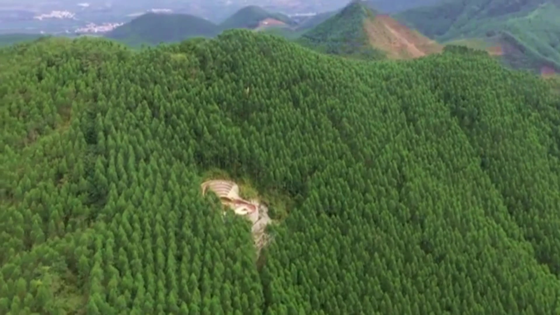 航拍广西山林看见一风水大地据说是留题诗到底是不是真的