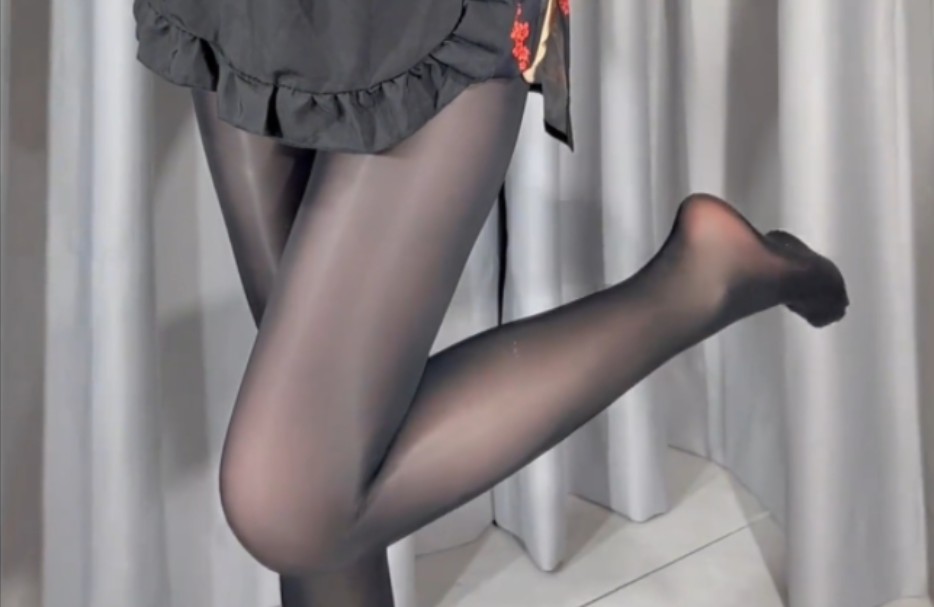 Thick Black Aesthetics, Pantyhose Edition