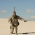 《亡命雷区》狙击手在沙漠里踩到地雷，站在那里3天不敢动，最后发现是易拉罐