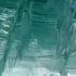 “冬天的贝加尔湖有着晶莹剔透的冰”