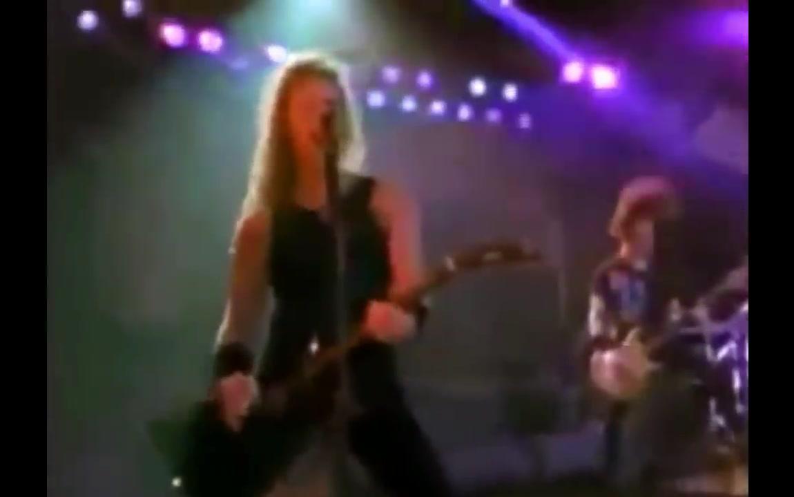 Metallica主唱James Hetfield在演出时最爱喊什么词？