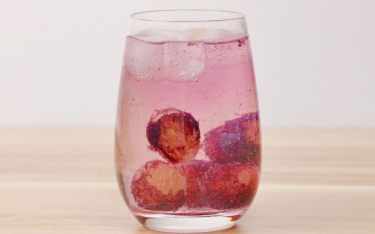 蓝莓冰柠檬水用在玻璃的薄菏 库存图片. 图片 包括有 成份, 饮料, 蓝色, 汁液, 自创, 叶子, 食物 - 94303271