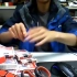 一个华裔熊孩纸把手指魔术玩出了新创意