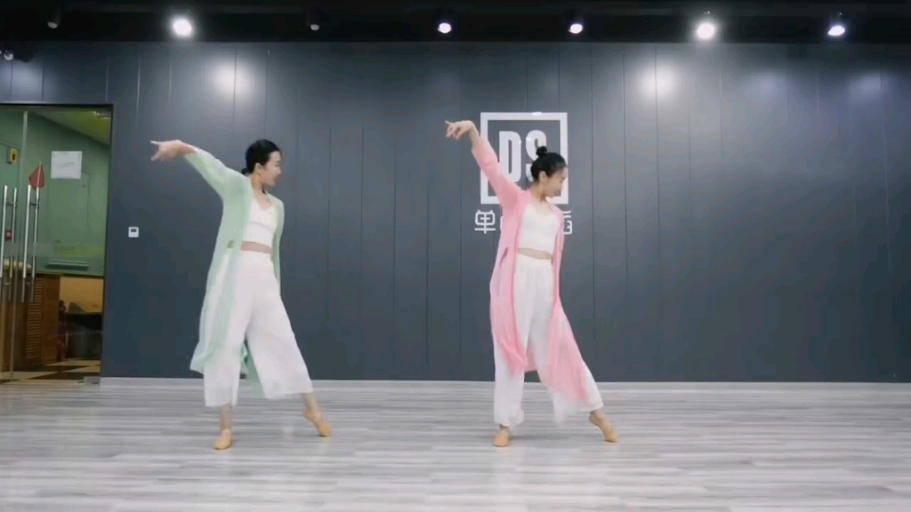中国舞《燕无歇》