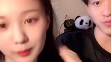 19年7月3号<em class="keyword">原来是晶哥</em>和当时的男朋友豪酱一起直播。豪子哥说要出个vlog，晶哥哥小声纠正他读音。有人说感觉豪哥不喜欢<em class="keyword">晶晶</em>，被豪哥骂了。视频最后有点小甜