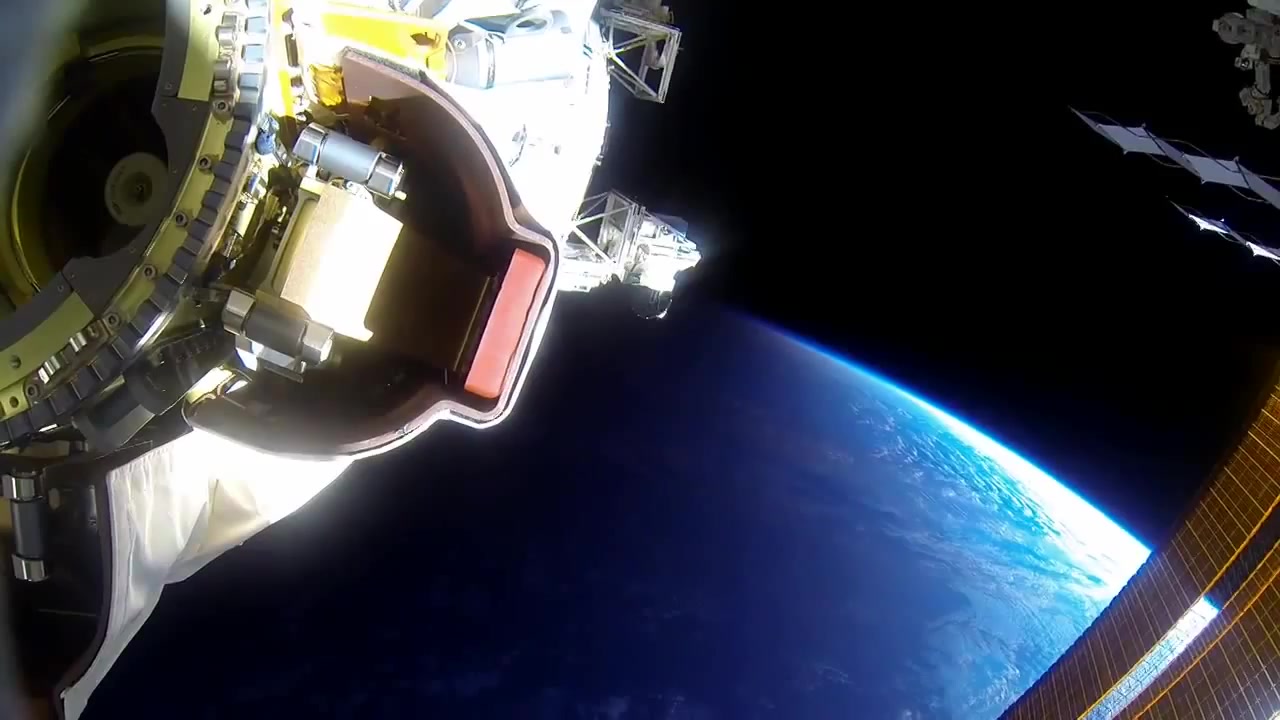 hd gopro space walk (amazing footage!