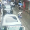 持刀男子当街将女孩按倒在地 白褂医生上前一招把他制服：之前就想了处理方式