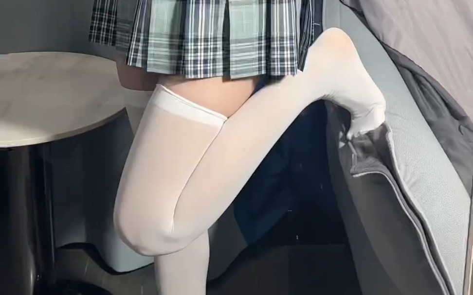 It's still jk with white socks.