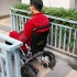 现在电动轮椅也能无人控制就能自己行走了嘛