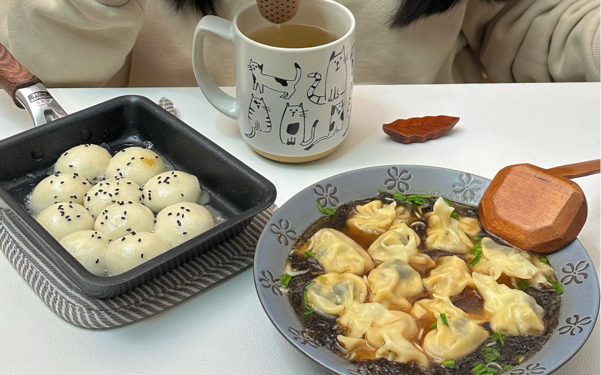 独居早餐｜皮蛋馄炖+煎汤圆+茉莉花茶