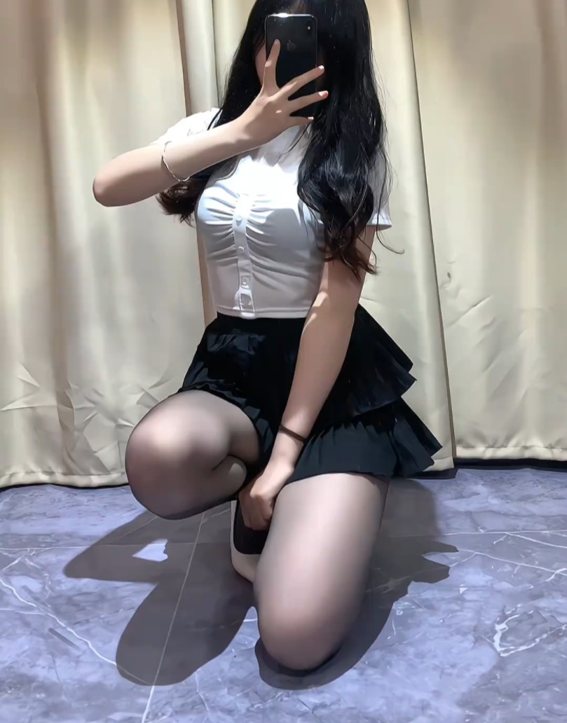 Who can say no to a black silk sister?