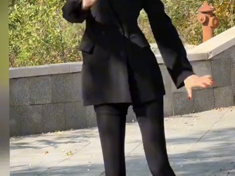 康复运动一下 #厚黑美学 #鸽子摇 #时尚穿搭 #街拍穿搭