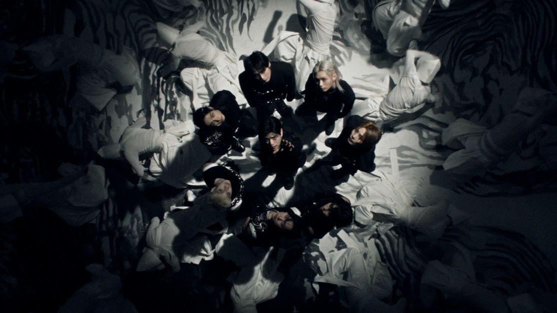 【Stray Kids】"RUN IT" M/V