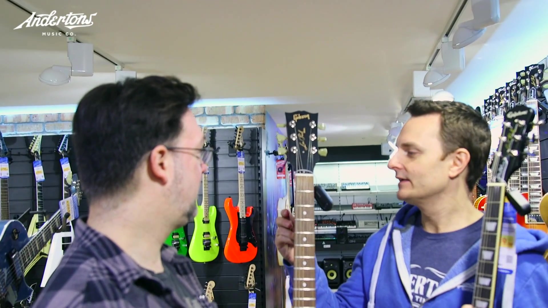 Cheapest Gibson vs Most Expensive Epiphone  A Les Paul Challenge!哔哩哔哩bilibili