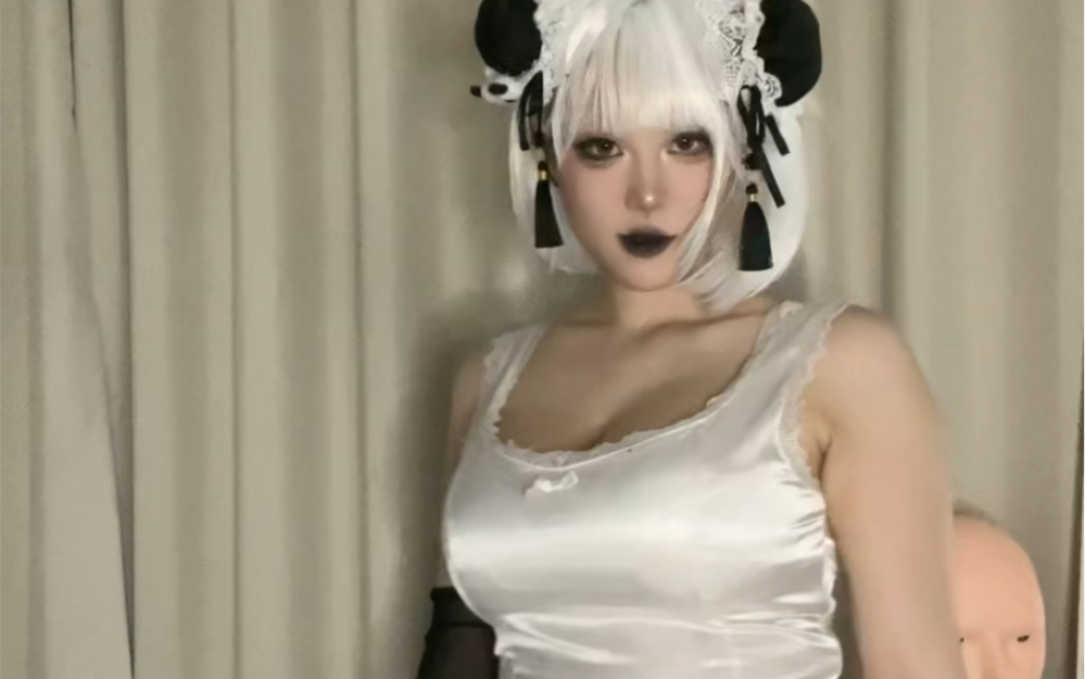 Beautiful women hot dance