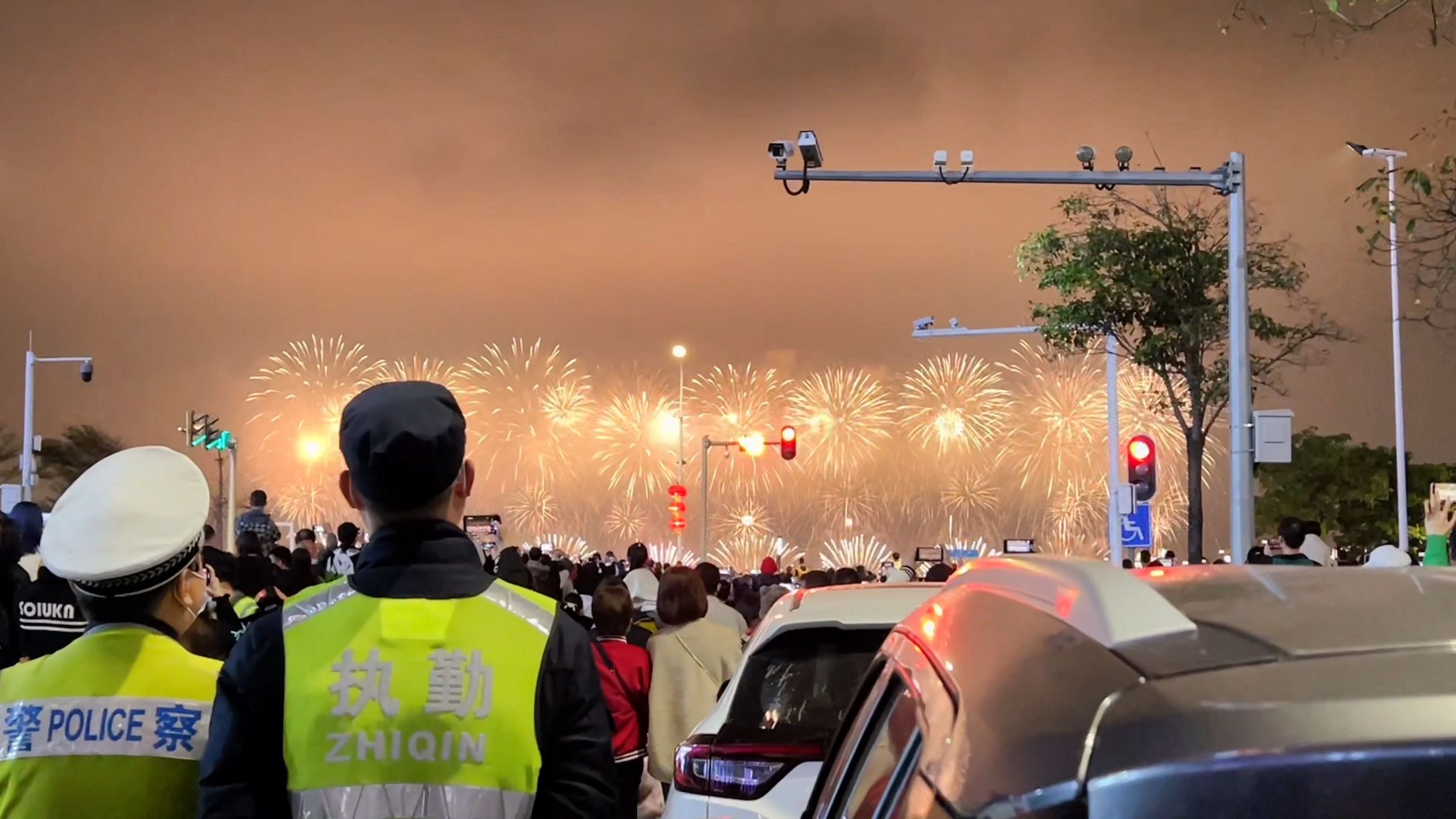 “后来才明白，我们永远无法预知某个瞬间的价值，直到它成为回忆”